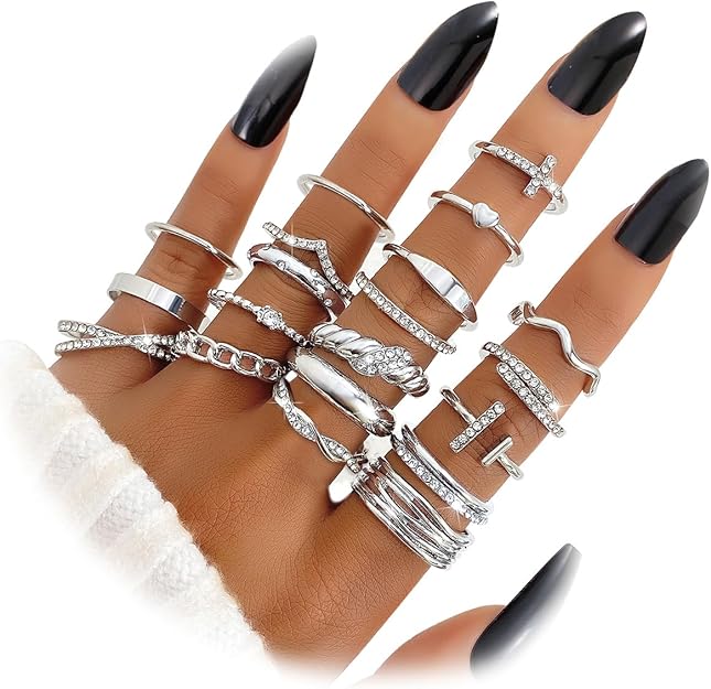Knuckle Rings: The Tiny Jewelry Trend Making a Big Statement